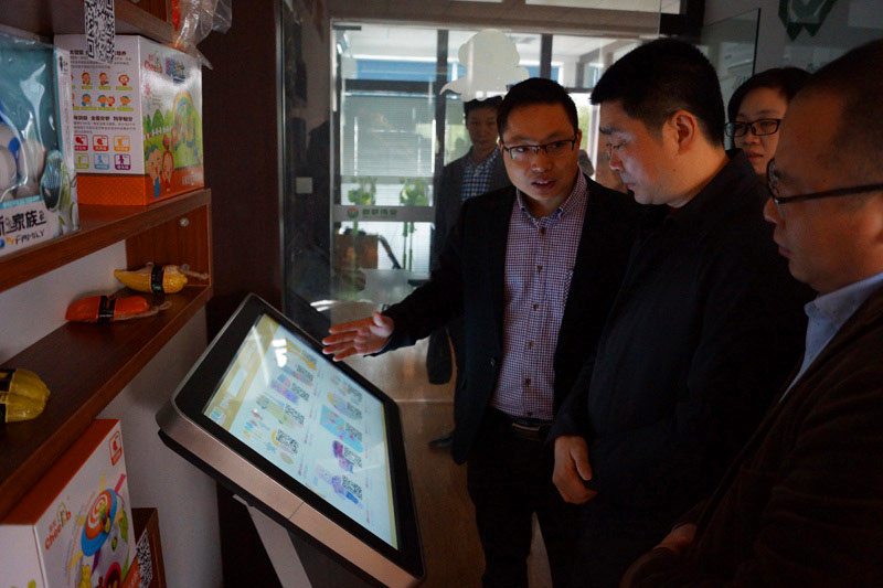 鄭總為副市長講解慧聯O2O云商城系統